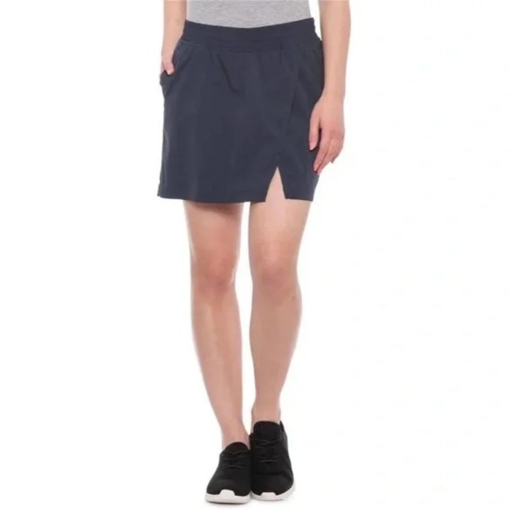The North Face NWT Performance Skort (M)
